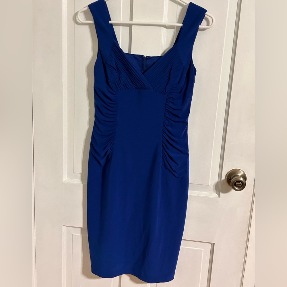 Gorgeous Adrianna Papell cocktail dress royal blue size 4